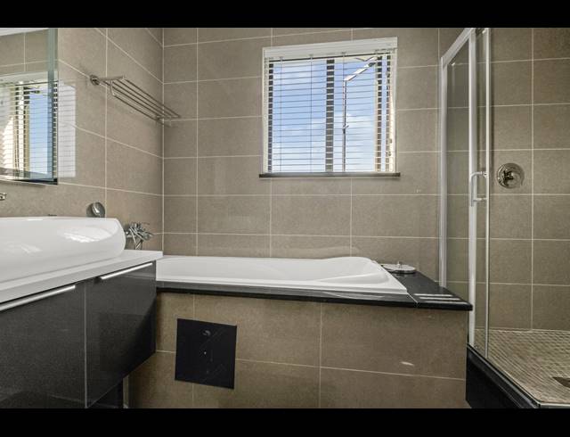 4 BEDROOM CLUSTER FOR SALE IN MAROELADAL